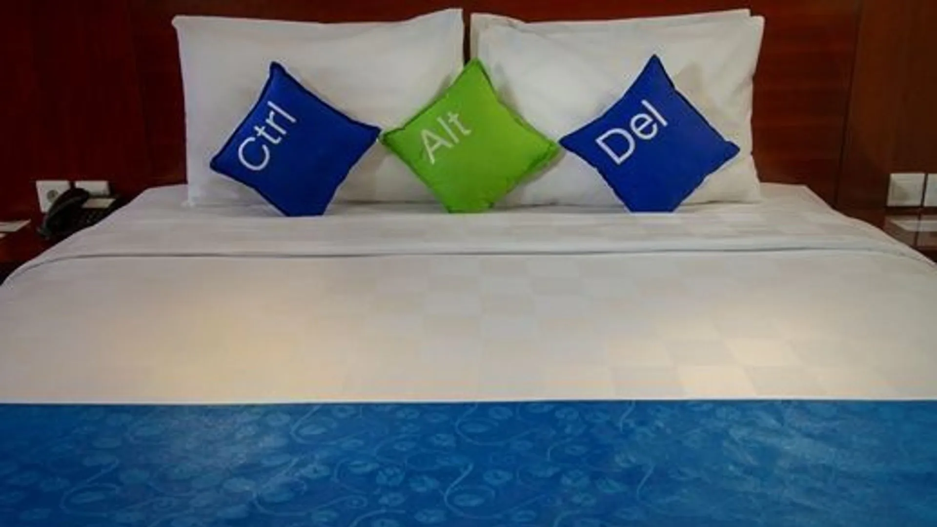 DELUXE DOUBLE OR TWIN